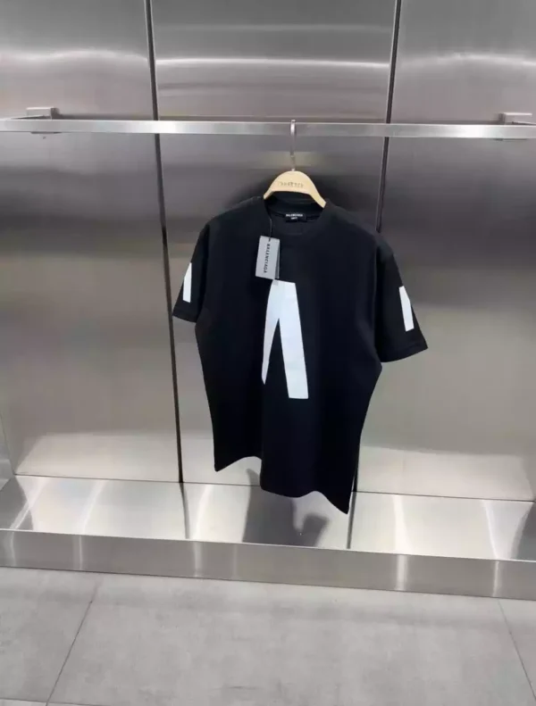 Camiseta Balenciaga Negra Alpha